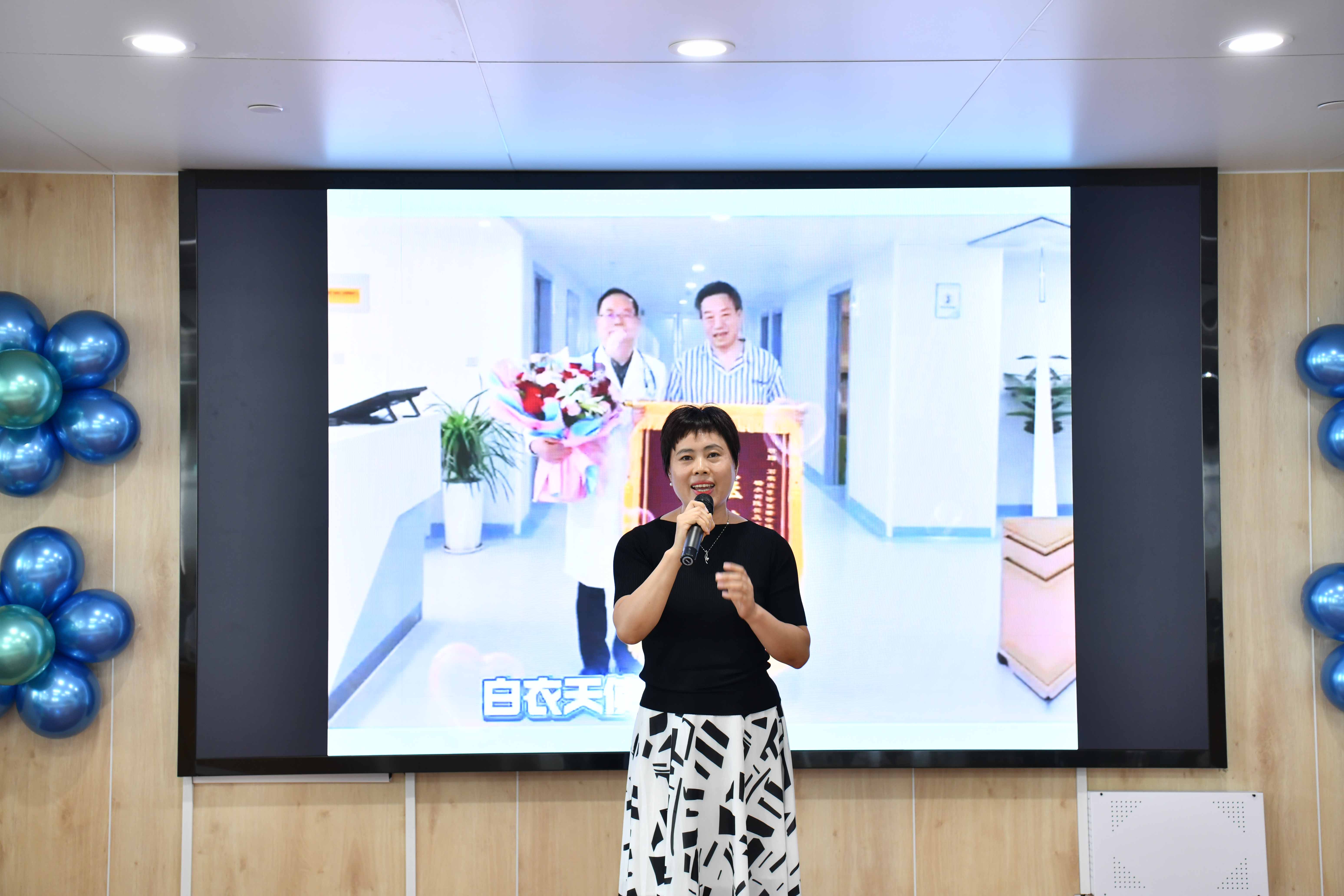 1体检科--张晓霞演唱白衣天使.jpg