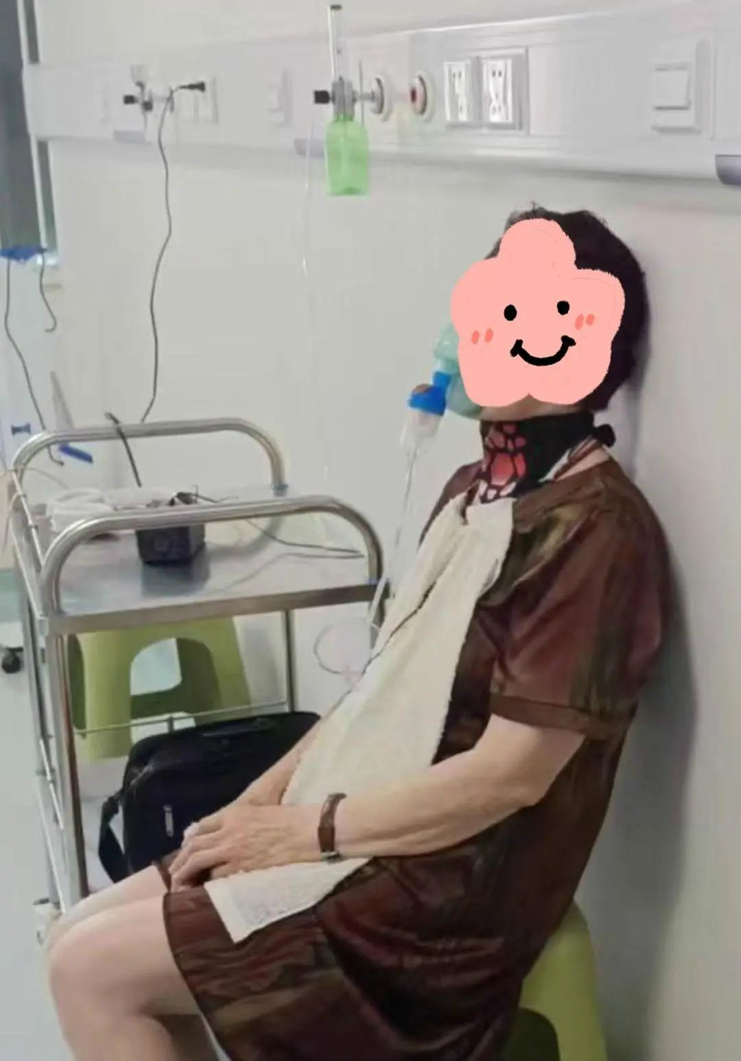 咽喉要道，至关重要|耳鼻咽喉科医生在表面麻醉下为患者摘除咽部肿物