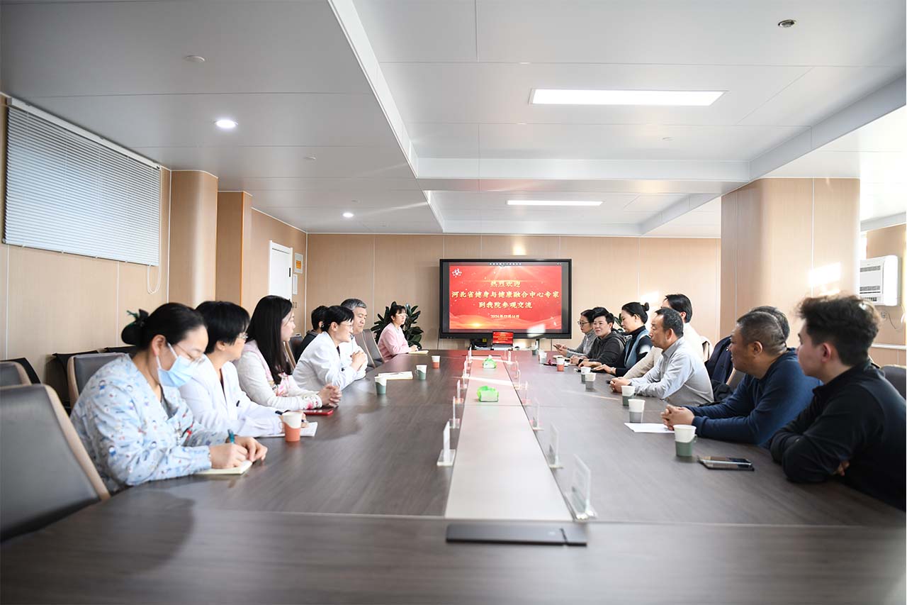 座谈会.jpg